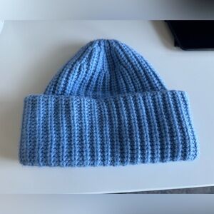 Aritzia Merino Wool matching scarf & hat